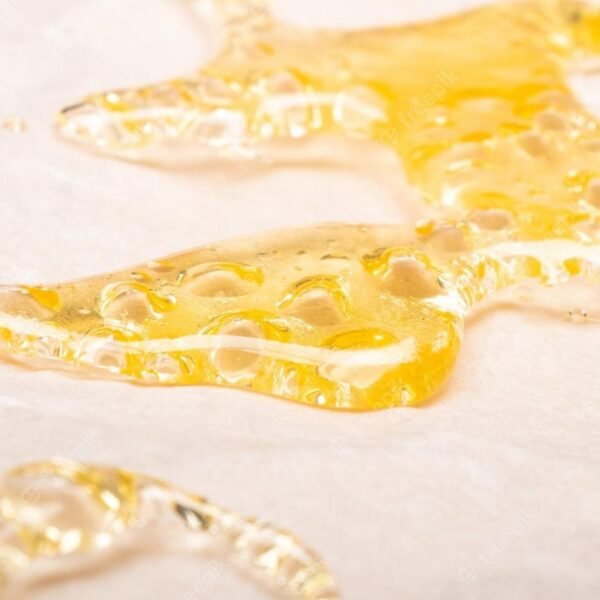 resina-cannabis-cerosa-dorada-toque-marihuana-medicinal_118478-2159-1536x864